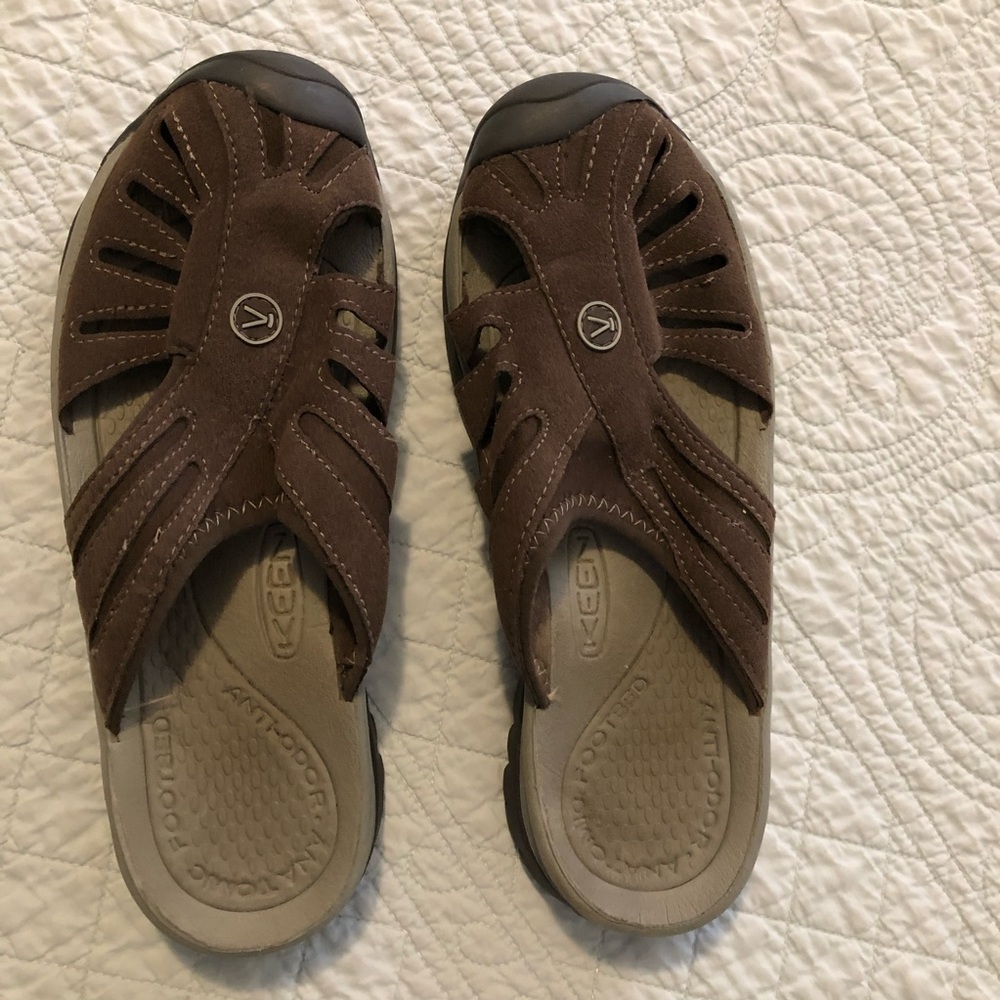 Keen Rose slip on sandal. Size 7 1/2. - Picture 2 of 8